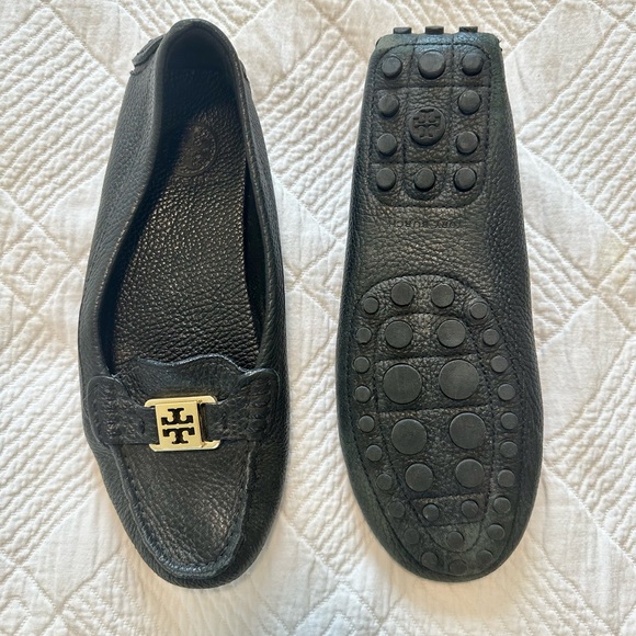 Tory Burch | Black Pebble Kendrick Tumbled Leather Driving Loafer  | Size 8 - Picture 5 of 5